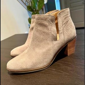 Women’s Lucky Brand Grey Ponic Booties, Size 9M
